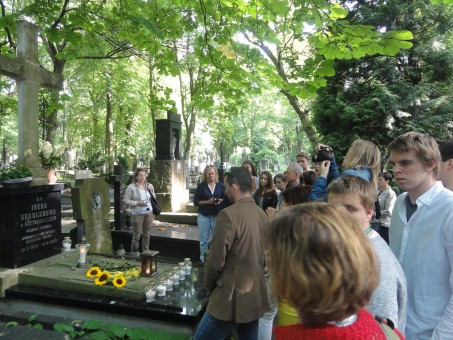 Der Besuch des Grabes von Irena Sendler