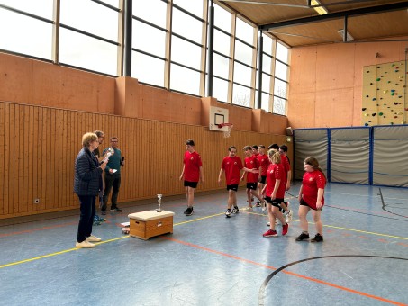 Die Siegerehrung für die LVR Irena Sendler Schule, die den 2. Platz belegten!