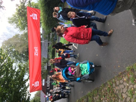 Schülerinnen und Schüler beim Lebenslauf 2024 an der Steinbachtalsperre