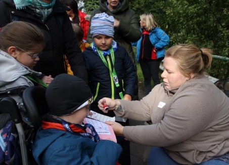 Schülerinnen und Schüler beim Lebenslauf 2024 an der Steinbachtalsperre