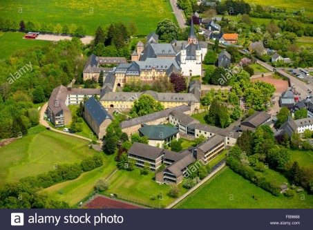 Drohnenansicht des Gymnasiums Steinfeld
