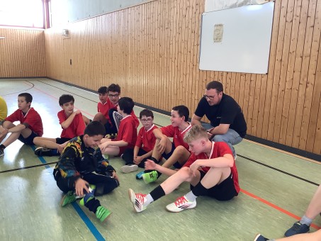 Teamchef bei der Taktikbesprechung