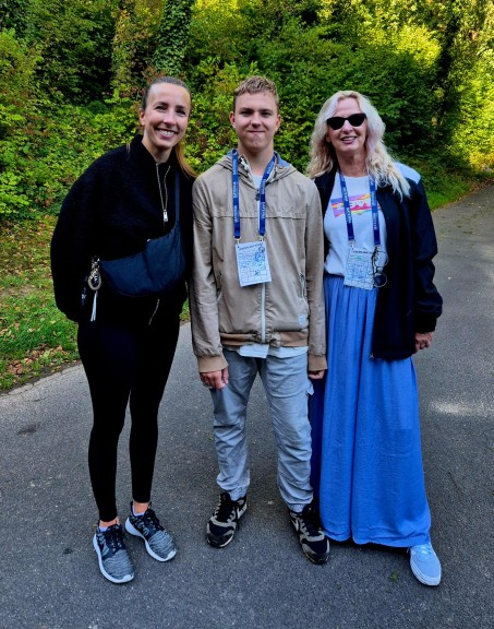 SchülerInnen der LVR Irena Sendler Schule beim Lebenslauf 2025