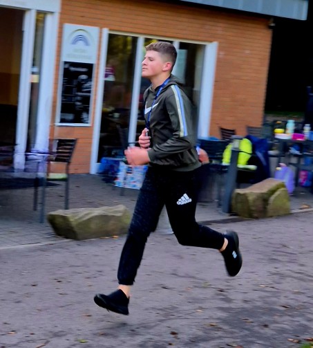 SchülerInnen der LVR Irena Sendler Schule beim Lebenslauf 2025